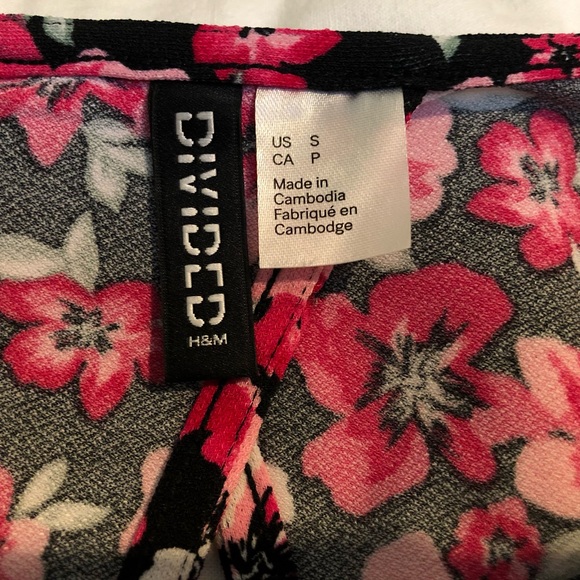 DIVIDED by H&M | FLORAL PATTERN CROP TOP | Size S - Picture 3 of 4